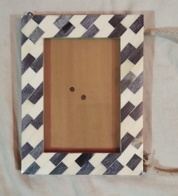 Decorative Wooden Frame With Antique Finish – Handmade Pine Wood Wooden Photo Frames from India