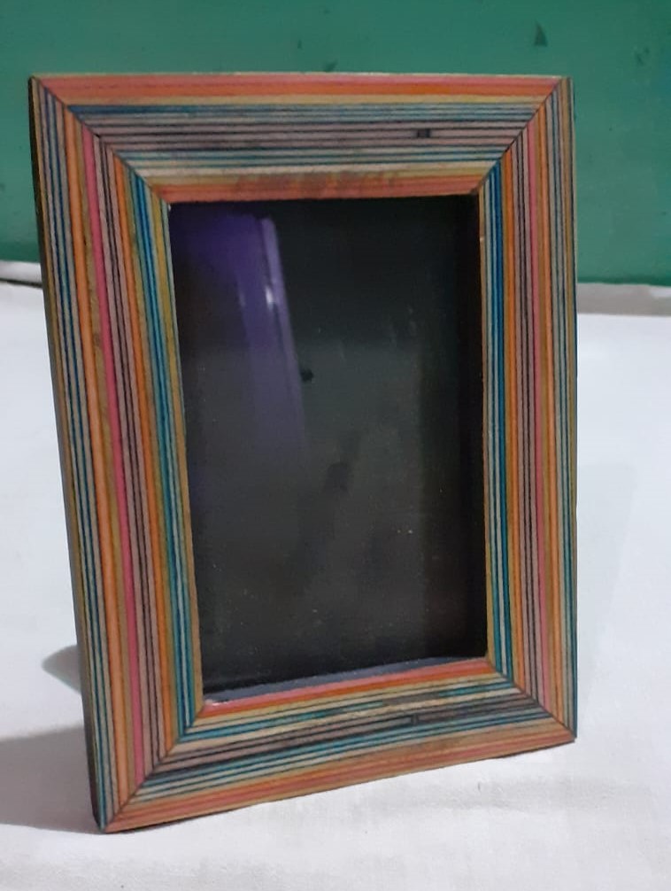 Minimal Wooden Frame With Natural Finish – Handmade Teak Wood Wooden Photo Frames from India