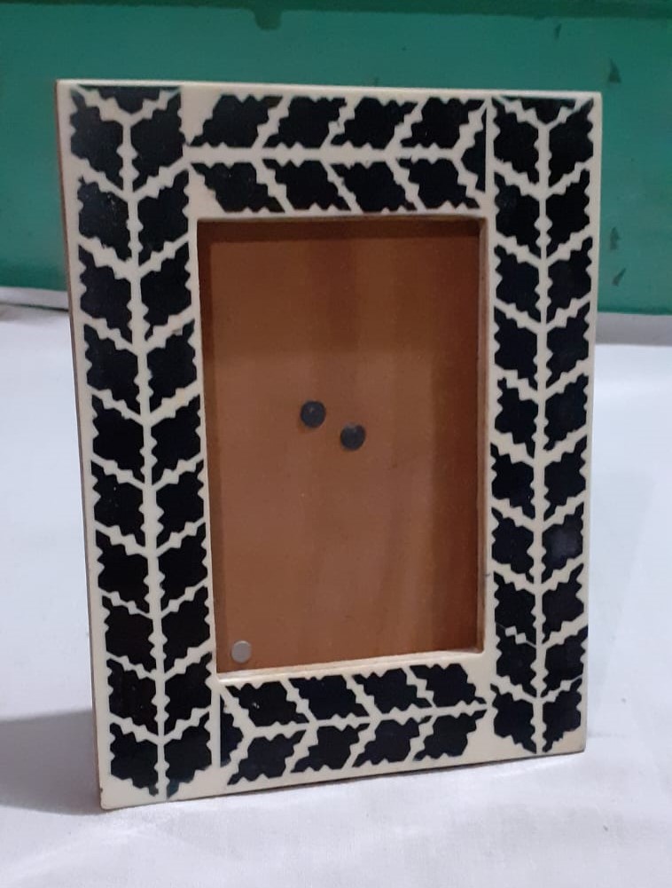 Solid Maple Frame For Bedroom Wall – Handmade Teak Wood Wooden Photo Frames from India